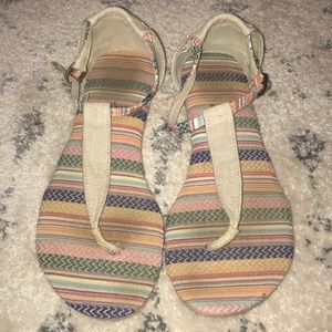 cute and comfy tom’s sandals